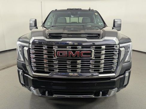 Used 2024 GMC Sierra 3500 Denali w/ Denali Reserve Package image 3