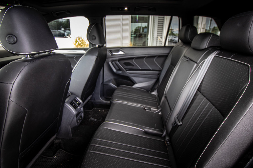 Certified 2023 Volkswagen Tiguan SE R-Line FWD image 25