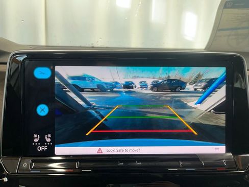 New 2026 Volkswagen Atlas SE image 17