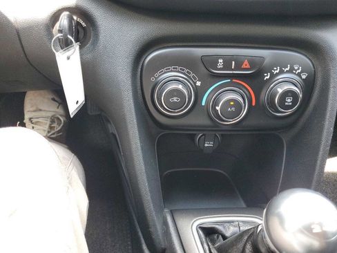 Used 2016 Dodge Dart SE w/ Convenience Group image 28