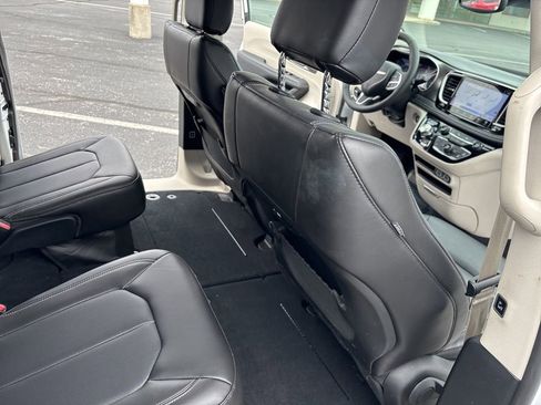 Used 2024 Chrysler Pacifica Touring-L w/ Road Tripper Package FWD image 28