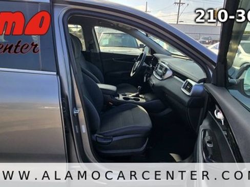 Used 2017 Kia Sorento L FWD image 15