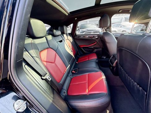 Used 2021 Porsche Macan S image 32
