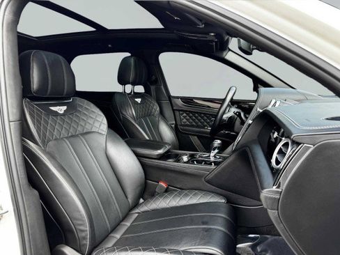 Used 2017 Bentley Bentayga image 48