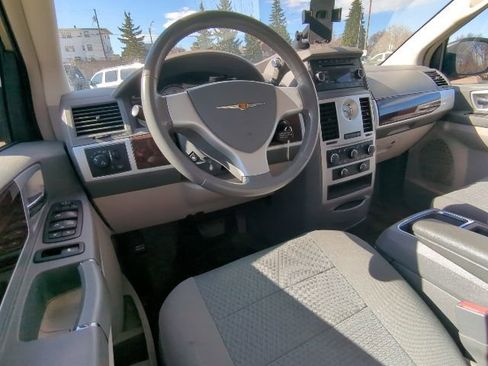 Used 2010 Chrysler Town & Country Touring w/ Family Value Group image 5