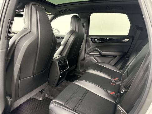 Certified 2023 Porsche Cayenne Platinum Edition AWD/4WD image 26
