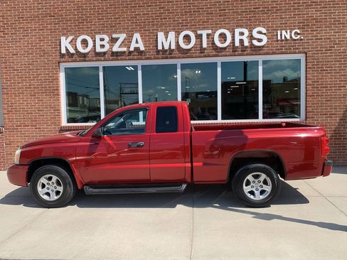 Used 2007 Dodge Dakota SLT RWD image 3