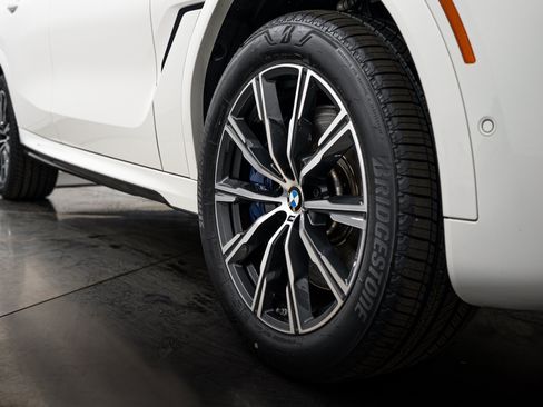 Used 2020 BMW X6 M50i w/ Luxury Seating Package AWD/4WD image 25