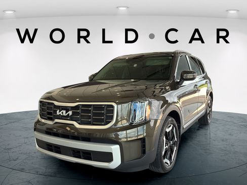 Certified 2025 Kia Telluride S FWD image 10