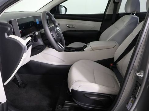 Used 2025 Hyundai Tucson SE image 17