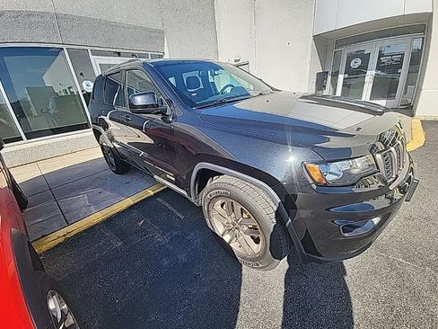Used 2016 Jeep Grand Cherokee Laredo 75th Anniversary image 2