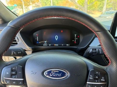 Used 2025 Ford Escape ST-Line Select AWD/4WD image 17