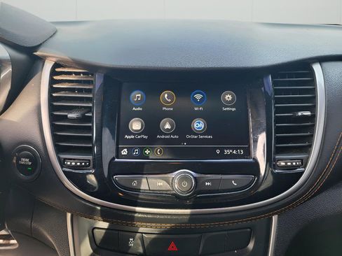 Used 2021 Chevrolet Trax LT w/ LT Convenience Package AWD/4WD image 17