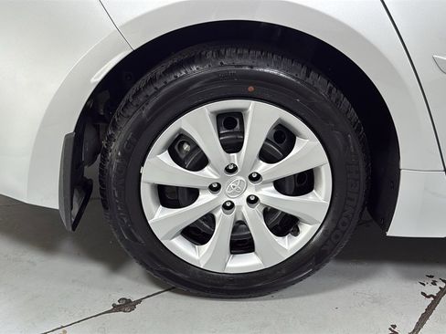 Certified 2025 Toyota Corolla LE image 22