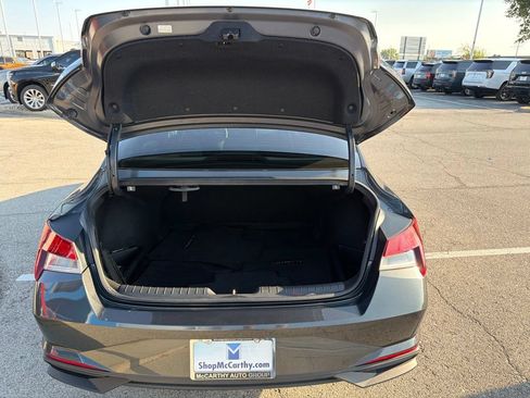 Used 2022 Hyundai Elantra SEL w/ Preferred Accessory Package FWD image 11