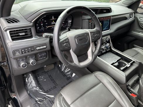 Used 2023 GMC Yukon XL Denali w/ Advanced Technology Package AWD/4WD image 2