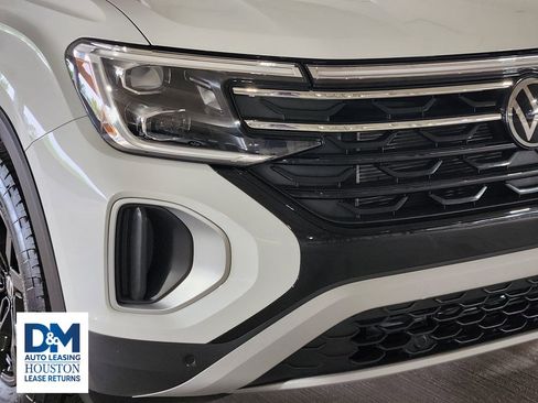 Used 2024 Volkswagen Atlas Peak Edition SE AWD/4WD image 9