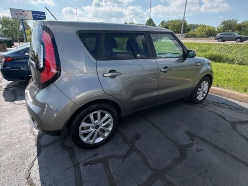 Used 2017 Kia Soul + FWD image 10