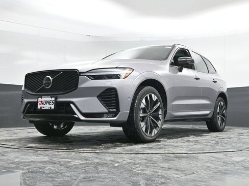 New 2026 Volvo XC60 B5 Plus w/ Protection Package Premier AWD/4WD image 41