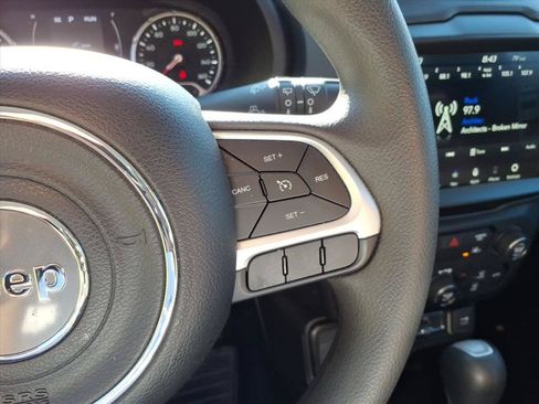 Used 2023 Jeep Renegade Latitude AWD/4WD image 29