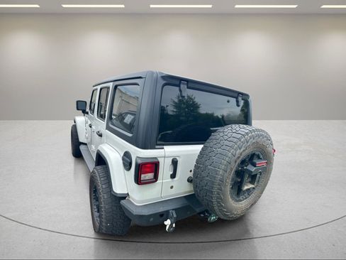 Used 2019 Jeep Wrangler Unlimited Sahara AWD/4WD image 8