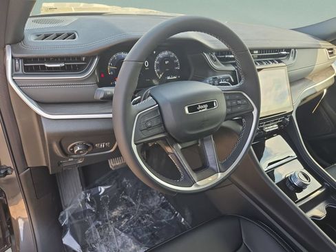 New 2025 Jeep Grand Cherokee Limited RWD image 19