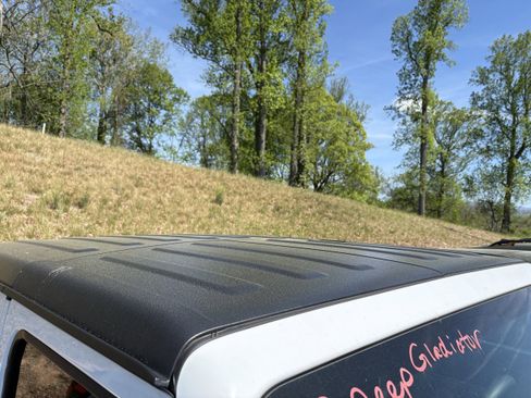 Used 2023 Jeep Gladiator Sport image 10