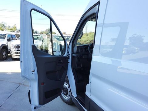 New 2026 Ford Transit 250 148 Medium Roof w/ Load Area Protection Package RWD image 6