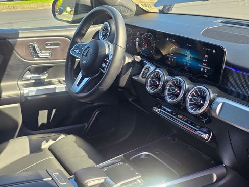 Used 2023 Mercedes-Benz GLB 250 image 28