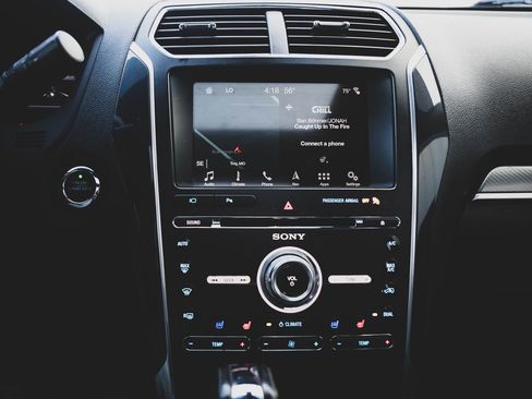 Used 2018 Ford Explorer Sport w/ Equipment Group 401A AWD/4WD image 5