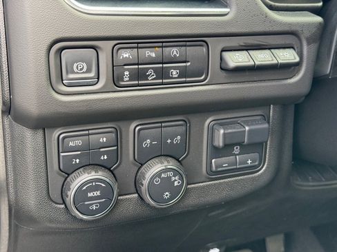 Used 2024 Chevrolet Suburban High Country w/ Max Trailering Package image 17