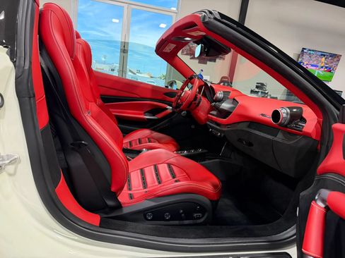 Used 2021 Ferrari F8 Tributo RWD image 39