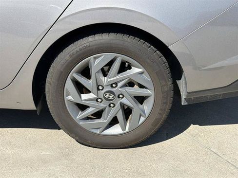 Used 2024 Hyundai Elantra SEL FWD image 6