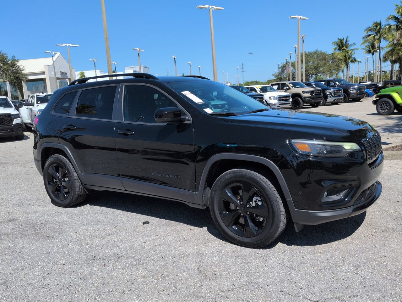 Used 2023 Jeep Cherokee Altitude Lux AWD/4WD image 2