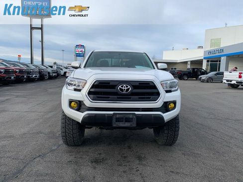 Used 2016 Toyota Tacoma SR5 image 2