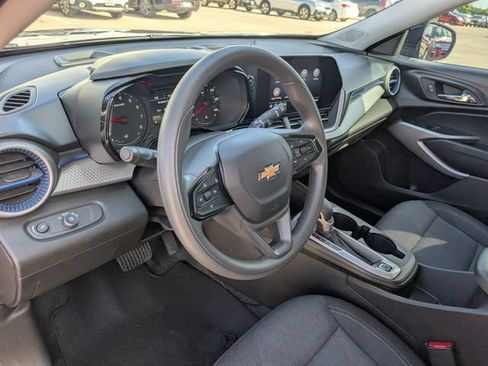 Used 2024 Chevrolet Trax LS w/ LS Convenience Package FWD image 9