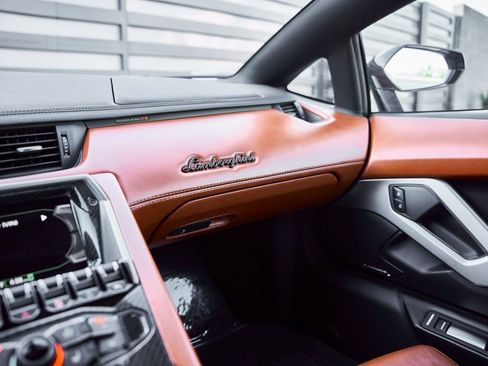 Used 2018 Lamborghini Aventador S image 78