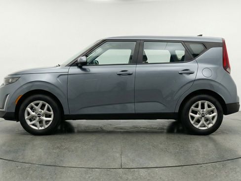 Used 2025 Kia Soul LX w/ LX Technology Package FWD image 3