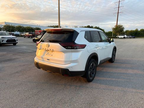 Used 2025 Nissan Rogue SV FWD image 5
