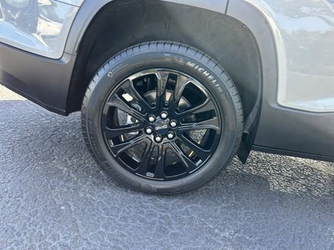 Used 2023 GMC Acadia SLE w/ Driver Convenience Package image 7