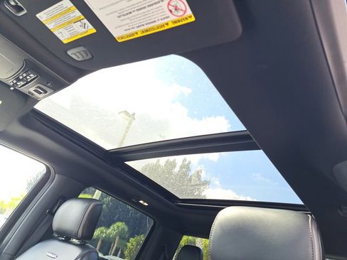 Certified 2021 Ford F250 Platinum w/ FX4 Off-Road Package image 20