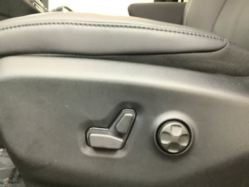 New 2026 Chrysler Pacifica Select w/ S Appearance Package image 14