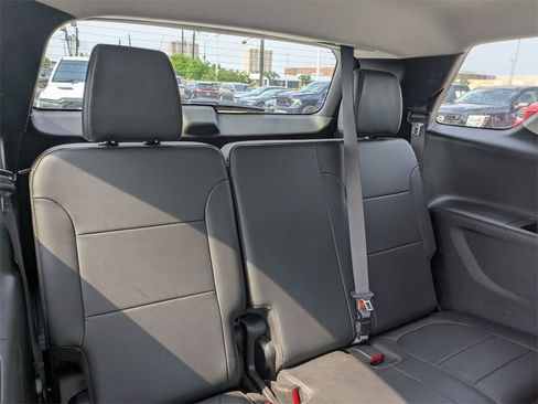 Used 2020 Chevrolet Traverse RS image 27