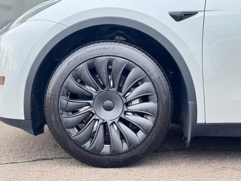 Used 2023 Tesla Model Y Long Range image 11