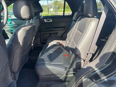 Used 2015 Ford Explorer XLT w/ Equipment Group 202B FWD image 11
