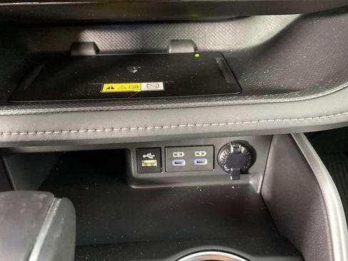 Used 2024 Toyota Highlander XLE AWD/4WD image 22