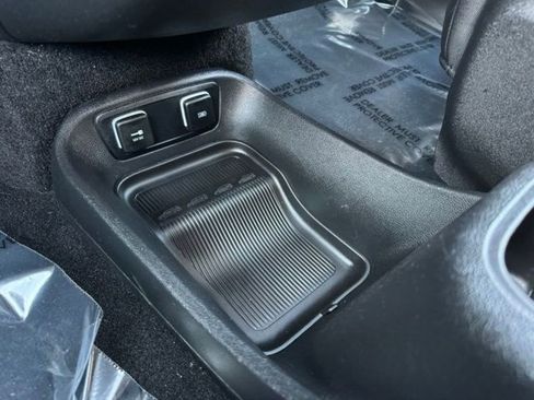 Used 2020 Chrysler Pacifica Limited w/ Advanced Safetytec Group FWD image 22