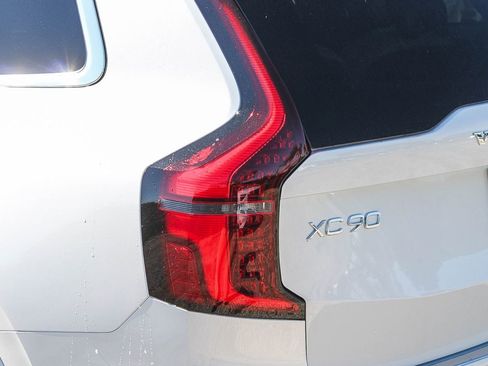 New 2026 Volvo XC90 B6 Plus w/ Protection Package Premier image 9