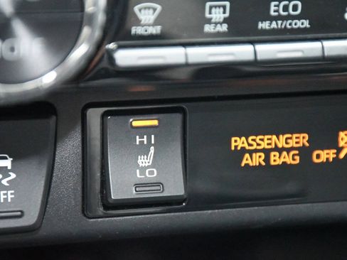Used 2021 Toyota RAV4 XLE w/ Convenience Package AWD/4WD image 40