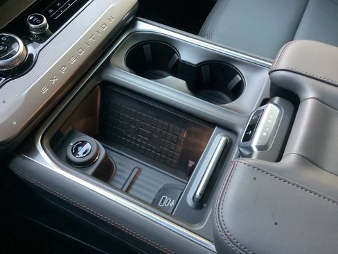 New 2025 Ford Expedition Active image 73